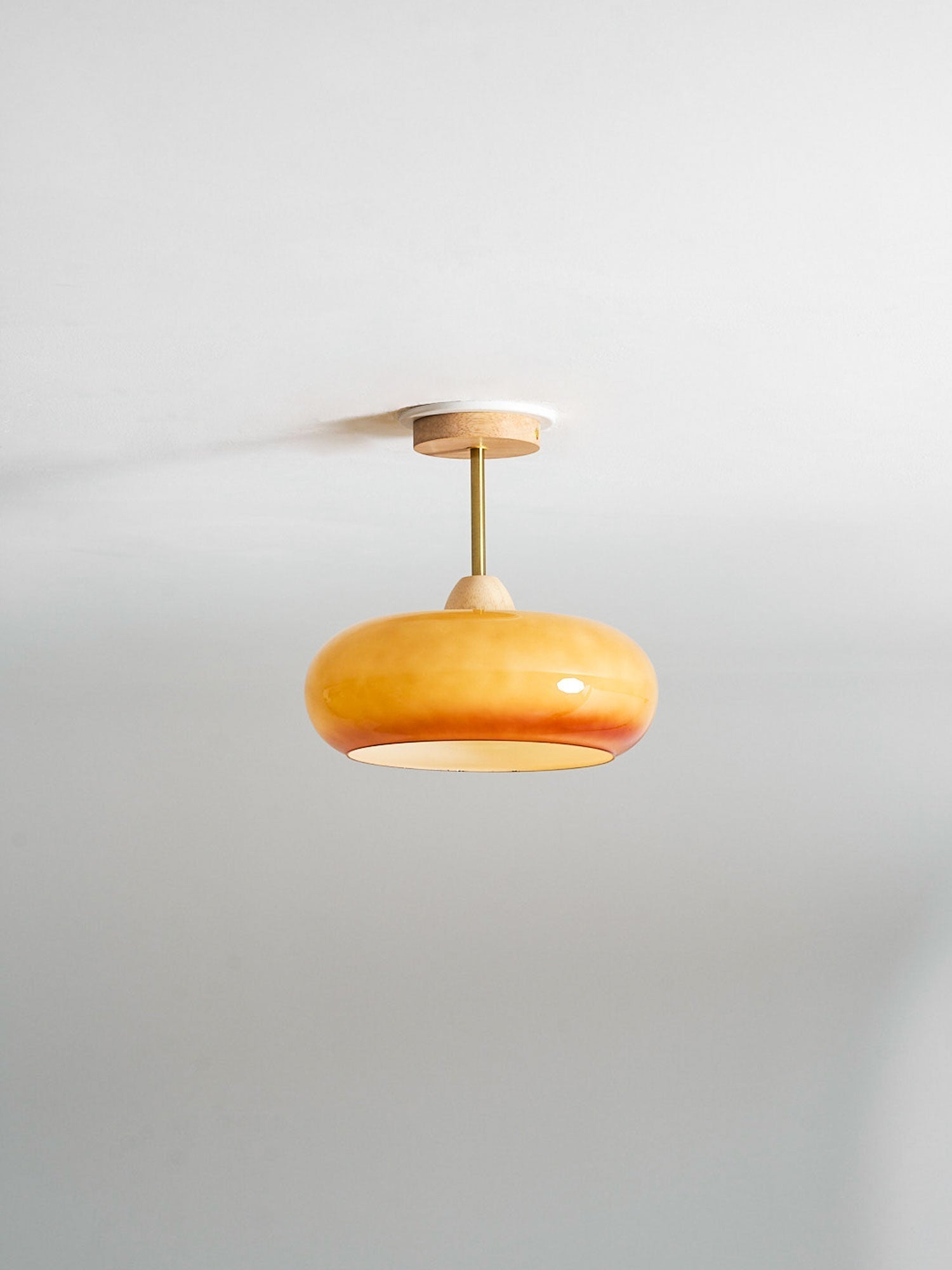 Lámpara de techo Bauhaus de vidrio y madera con diseño de disco en blanco o naranja para dormitorio y comedor