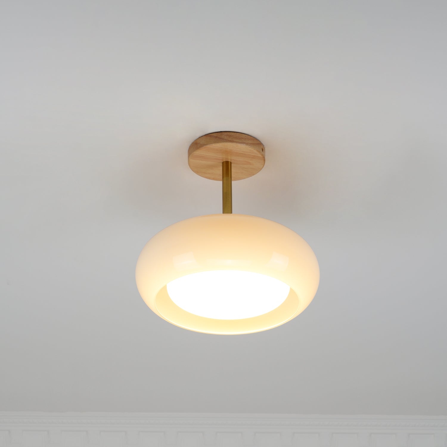 Lámpara de techo Bauhaus de vidrio y madera con diseño de disco en blanco o naranja para dormitorio y comedor
