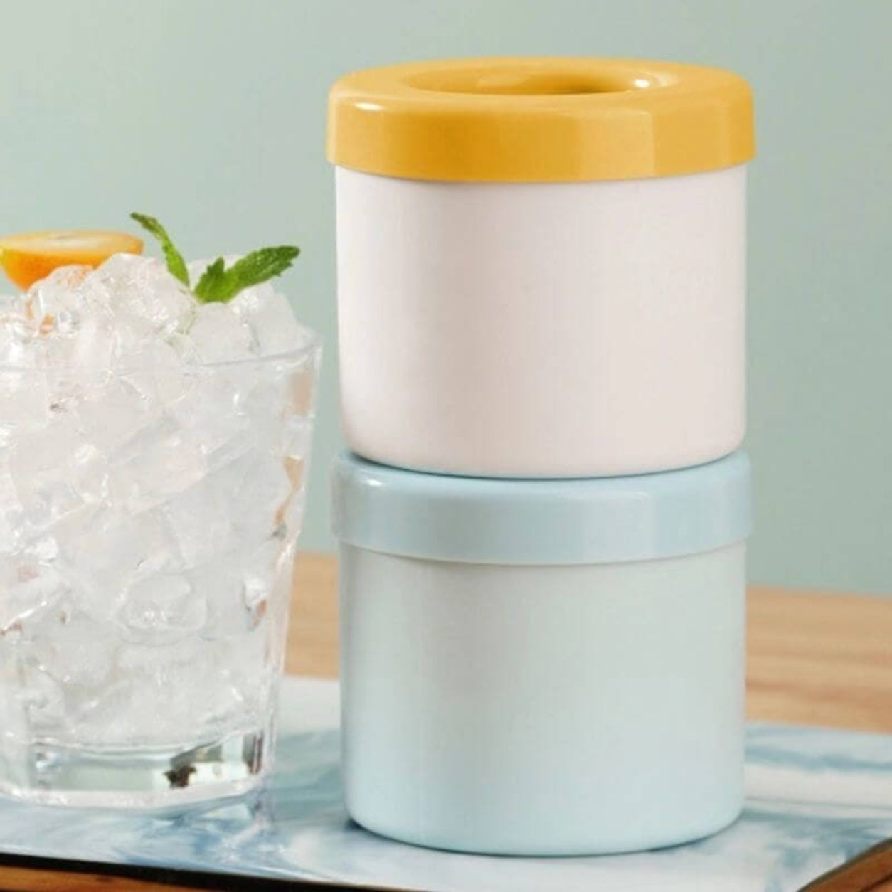 Compact Portable Ice Cube Tray With Lid For Stackable Cubes