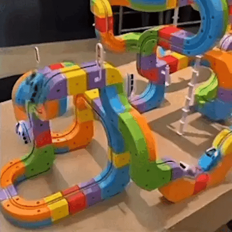 NovaRail 3D Eisenbahn-Bausatz für Kinder mit wiederaufladbarer Lokomotive