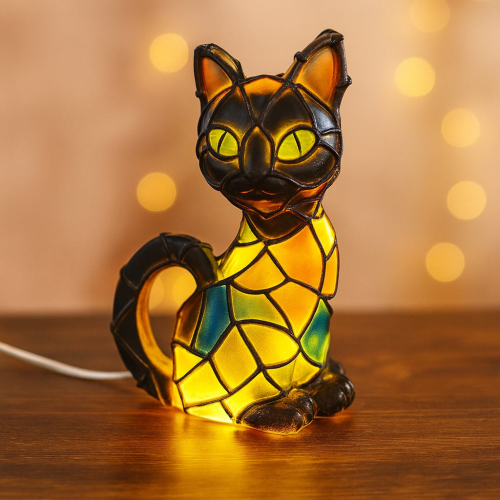Tiffany-stil bordlampe i harpiks med katt og varm glød