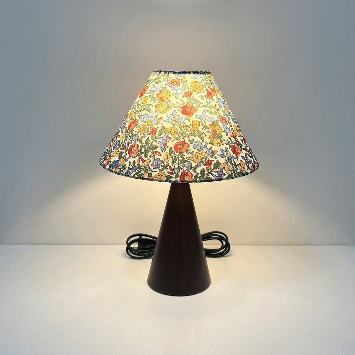 Vintage stofbordlampe med skærm, 14 tommer høj | Rosalyssa