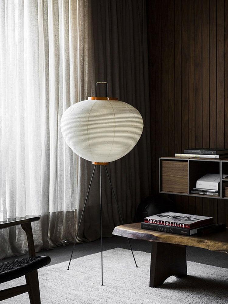 Stojací lampa AstraLume s rýžovým papírovým stínidlem a minimalistickým teplem