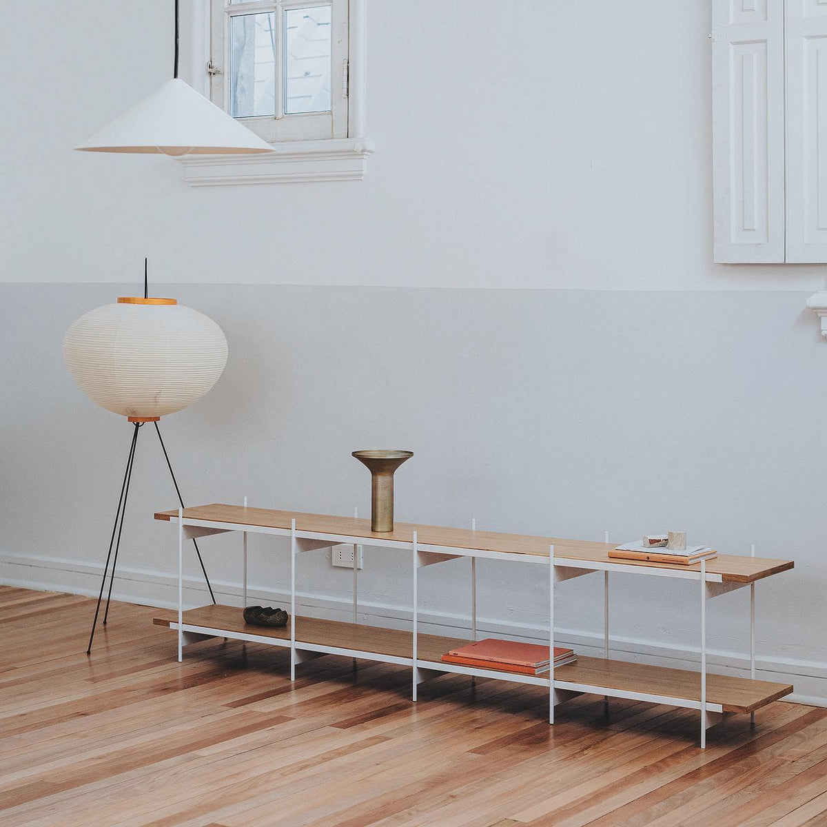 Stojací lampa AstraLume s rýžovým papírovým stínidlem a minimalistickým teplem