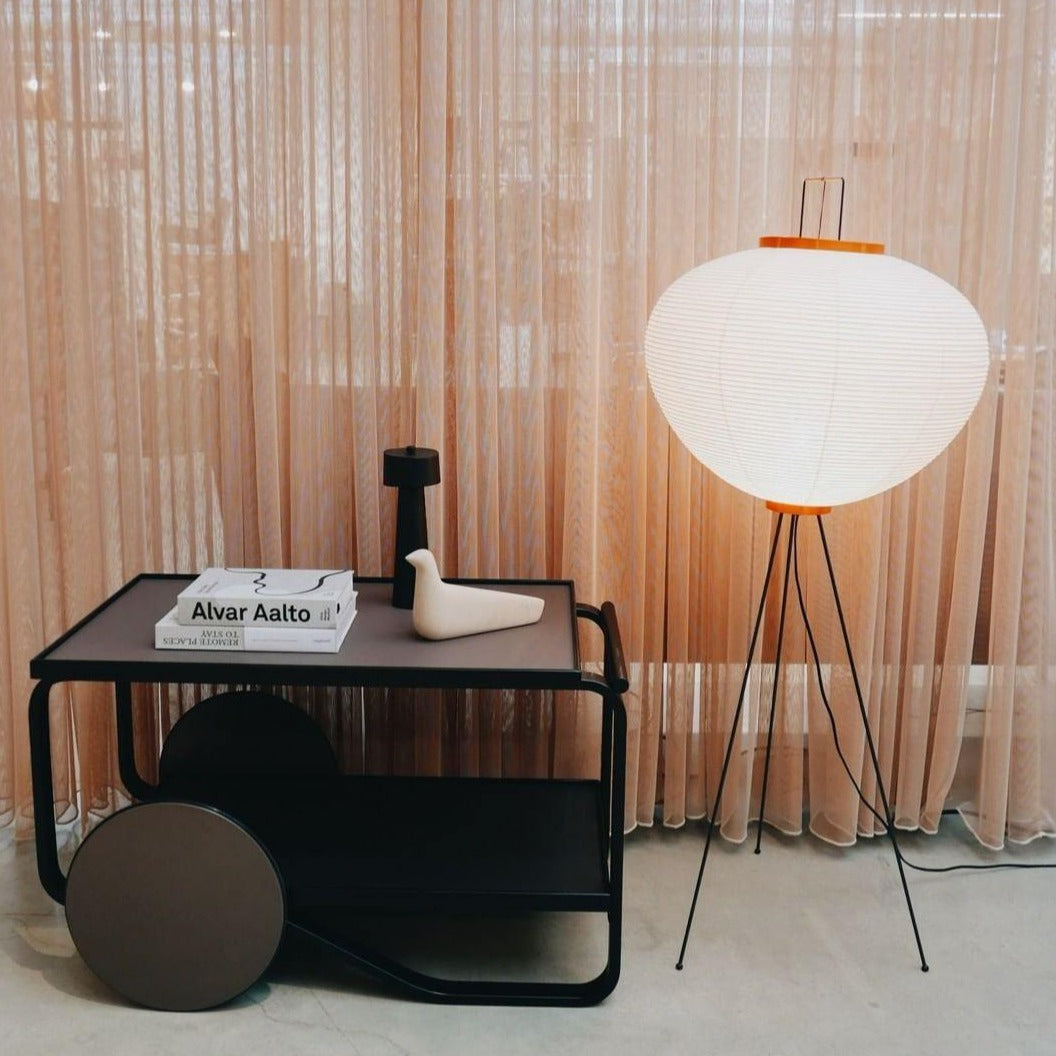 Stojací lampa AstraLume s rýžovým papírovým stínidlem a minimalistickým teplem