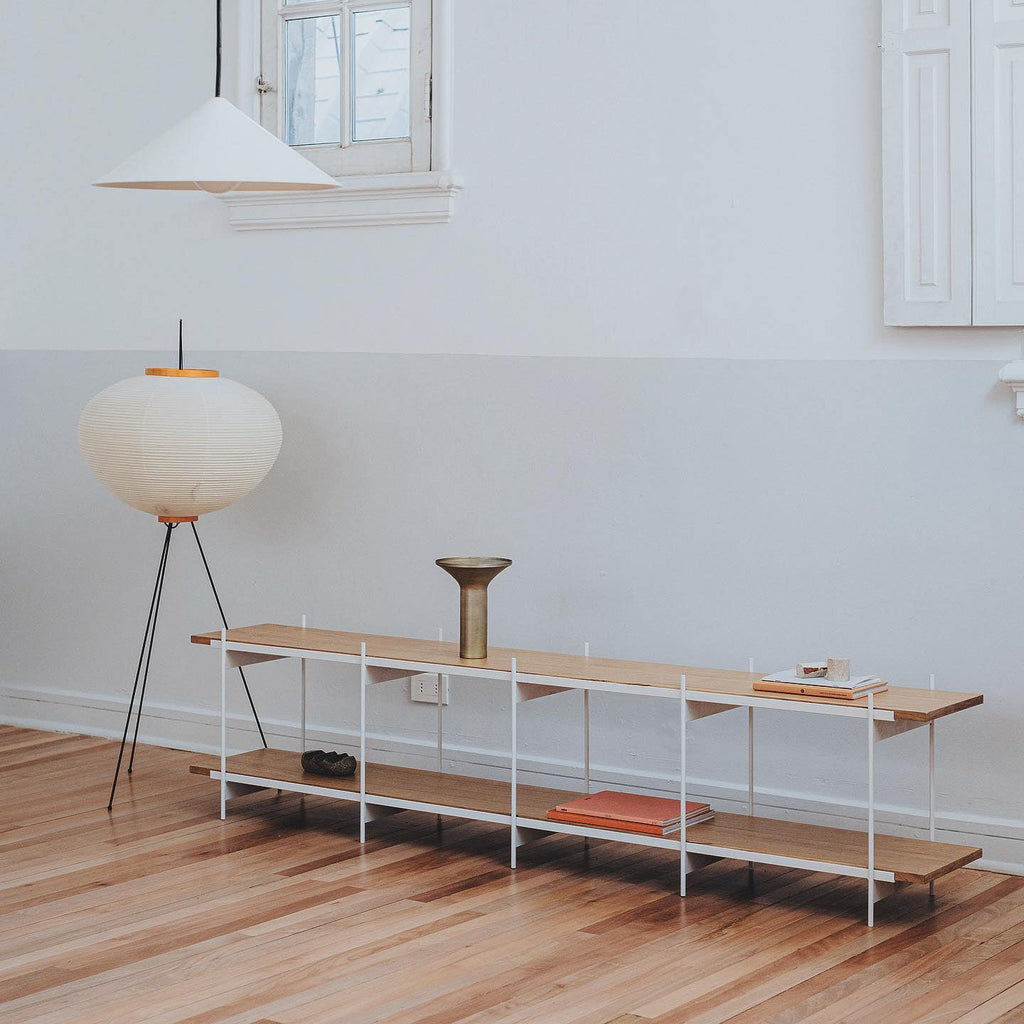 Stojací lampa AstraLume s rýžovým papírovým stínidlem a minimalistickým teplem