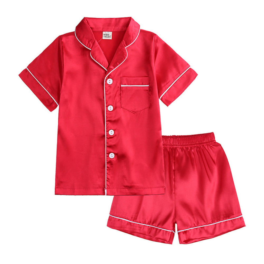 Conjunto de pijama para niños con botones en la parte superior y pantalones a juego