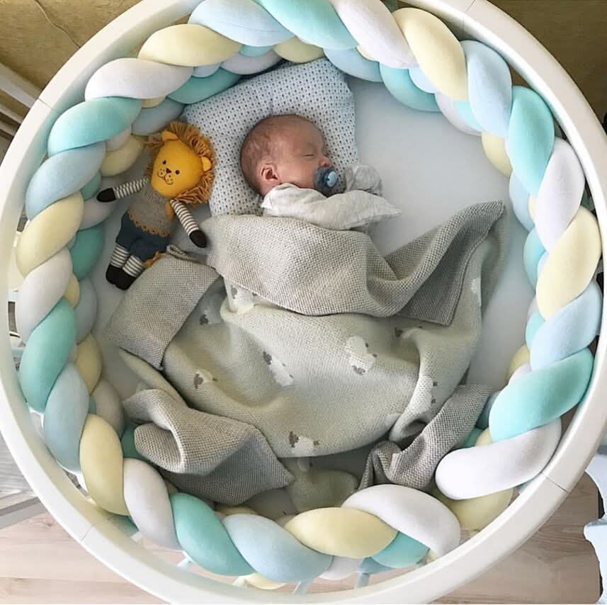 CozyNest Gewebtes Babykissen für sicheren und erholsamen Schlaf
