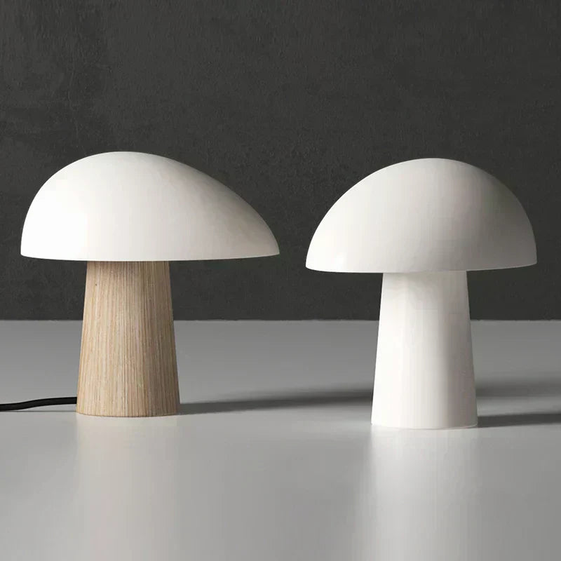 Stolní lampa Nova Mushroom s teplým dřevěným dekorem