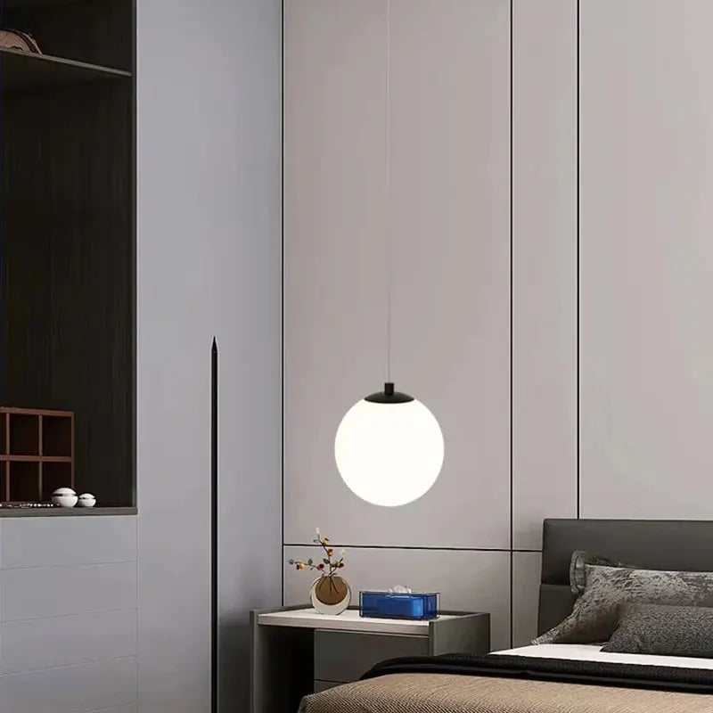 Lampa wisząca Luna z kloszem ze szkła, nordycki nowoczesny design