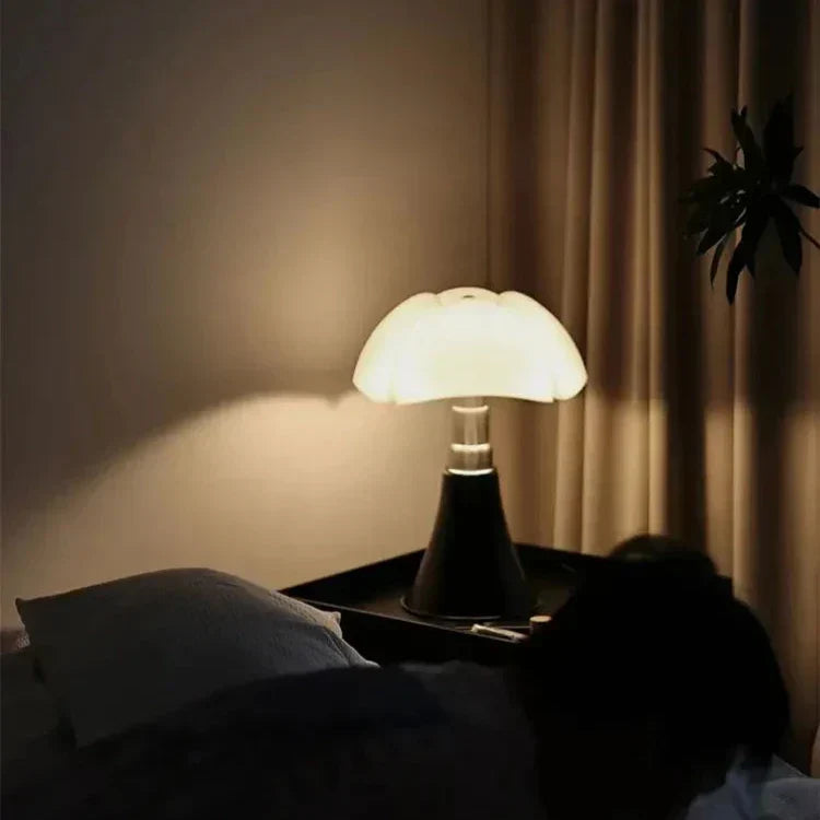Retro moderní akcentní světlo s vintage LED stolní lampou