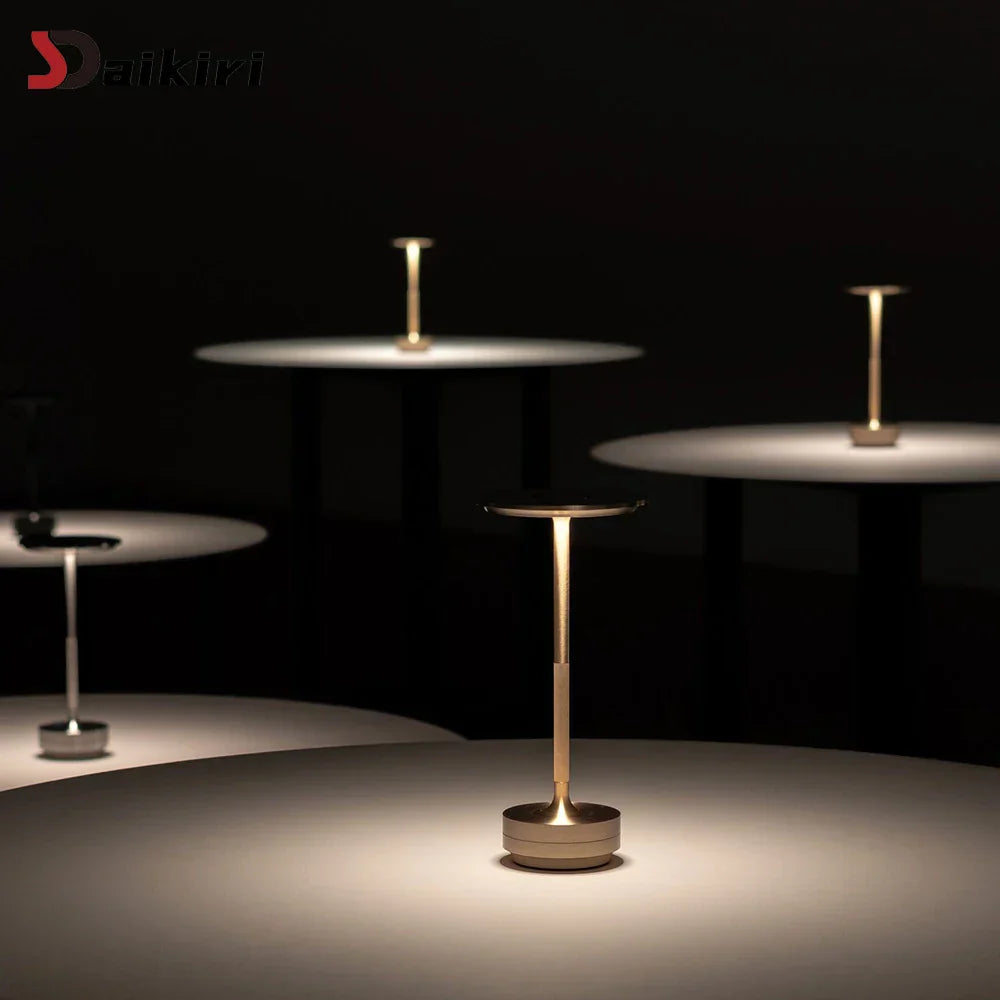 Berøringsaktivert oppladbar skrivebordslampe med dimbar LED bordlampe