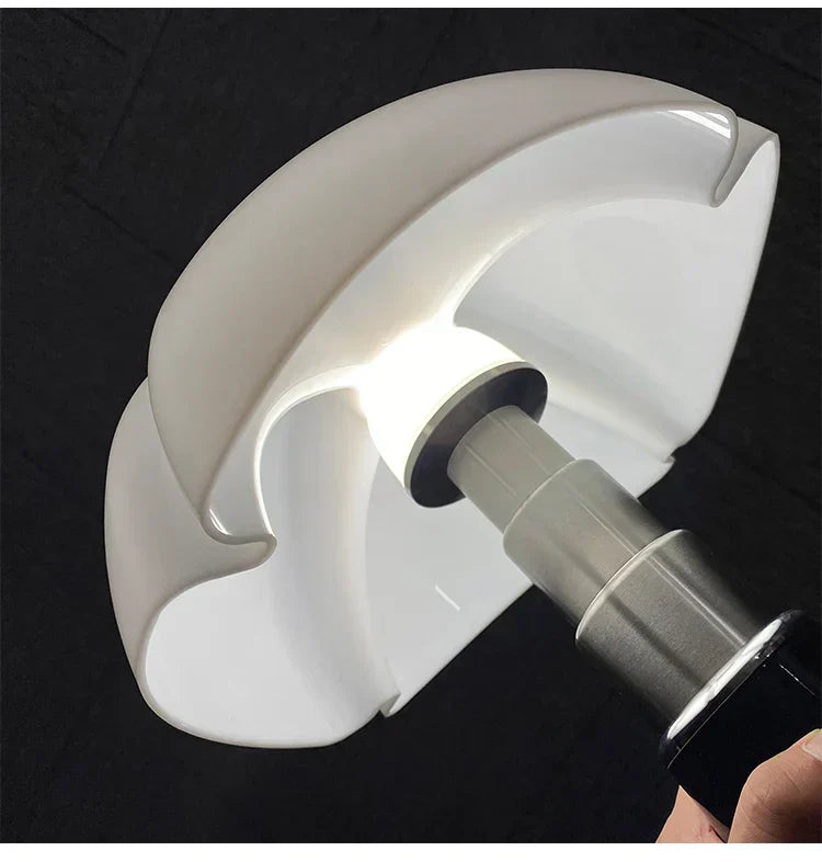 Retro moderní akcentní světlo s vintage LED stolní lampou