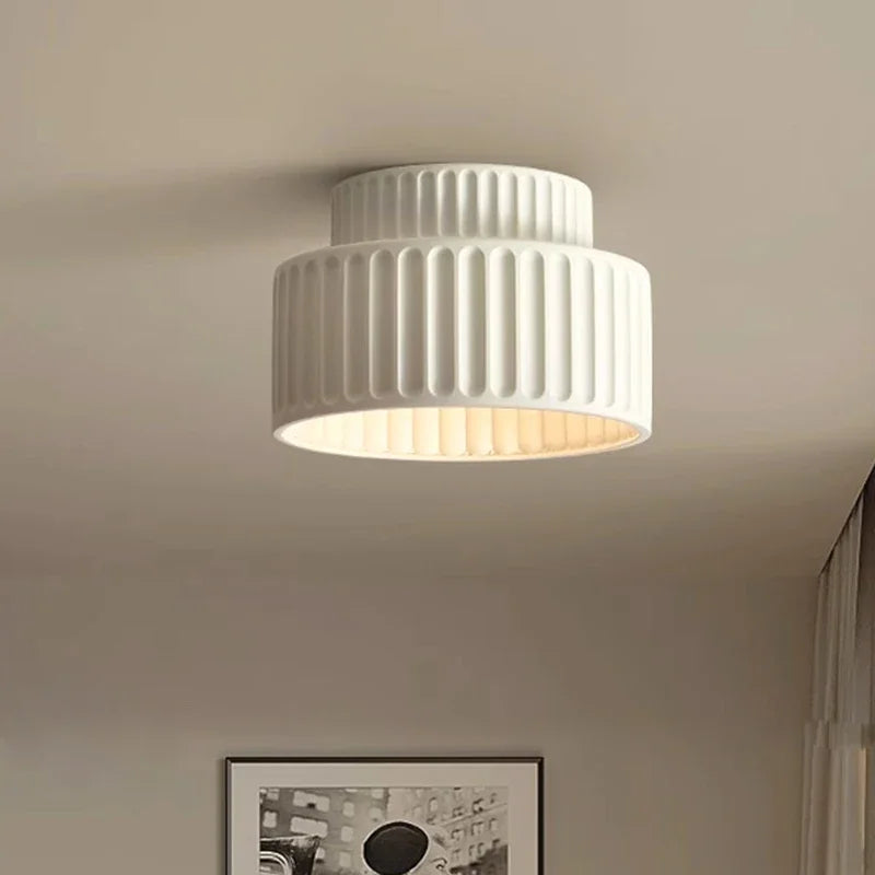 Lustră Nordic Ripple cu formă sculpturală și iluminare blândă