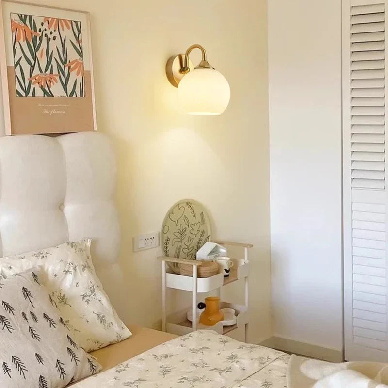 Quashion Chrome vegglampe med minimalistisk stil og mykt lys