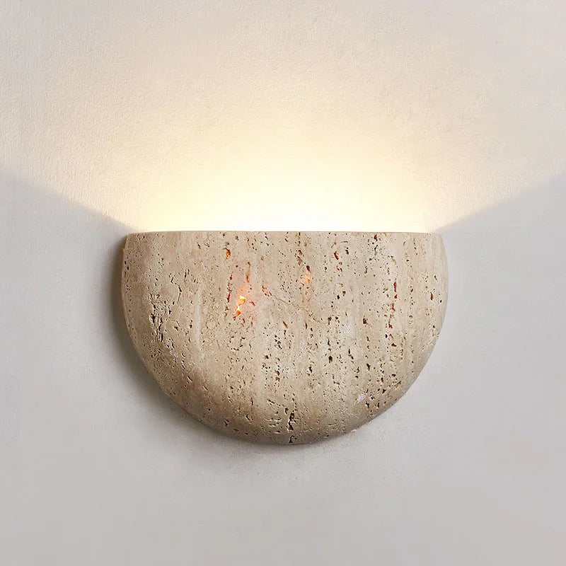 Wabi-Sabi kamenná nástěnná lampa s přírodním travertinovým polokruhovým stínidlem