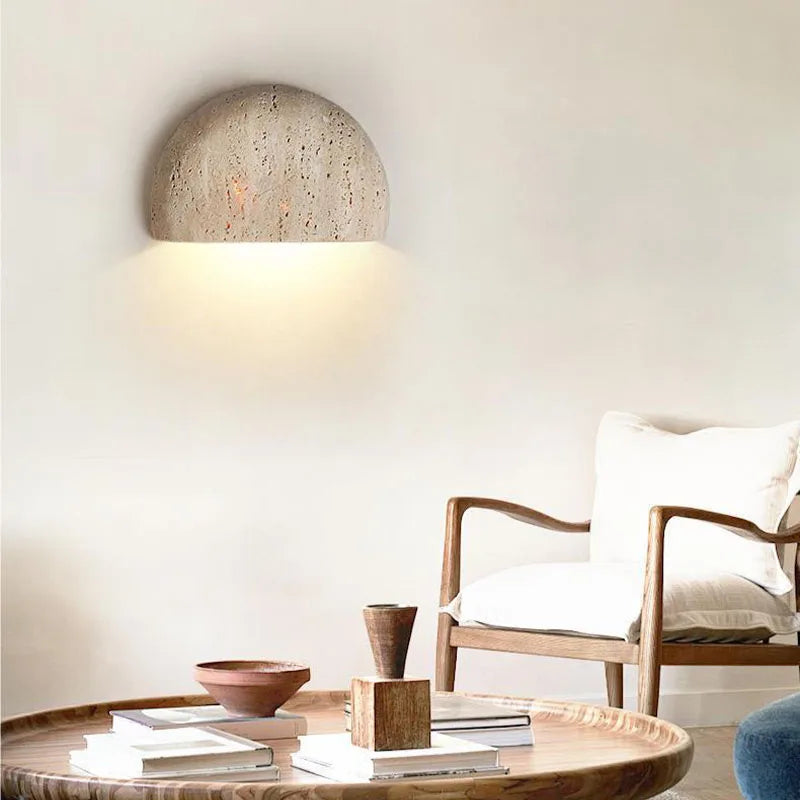 Wabi-Sabi kamenná nástěnná lampa s přírodním travertinovým polokruhovým stínidlem
