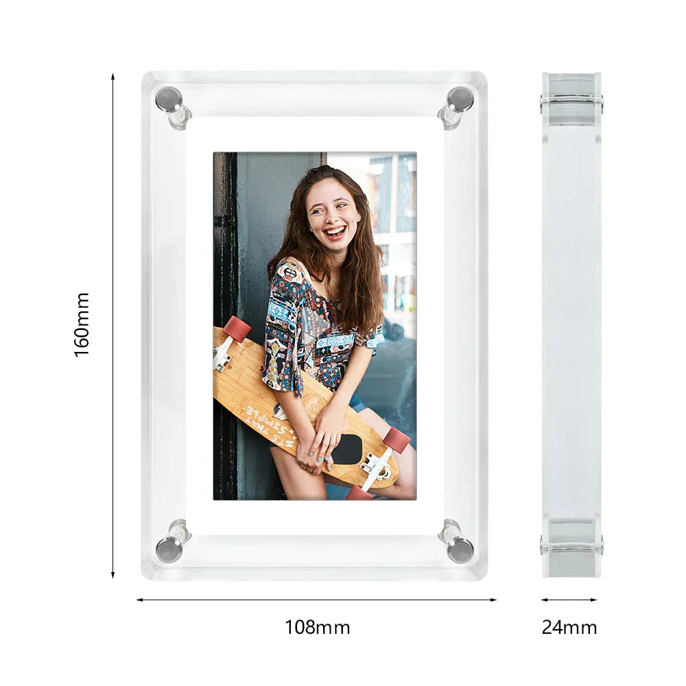 ClearFrame Přenosný akrylový fotorámeček s vestavěnou baterií a IPS displejem