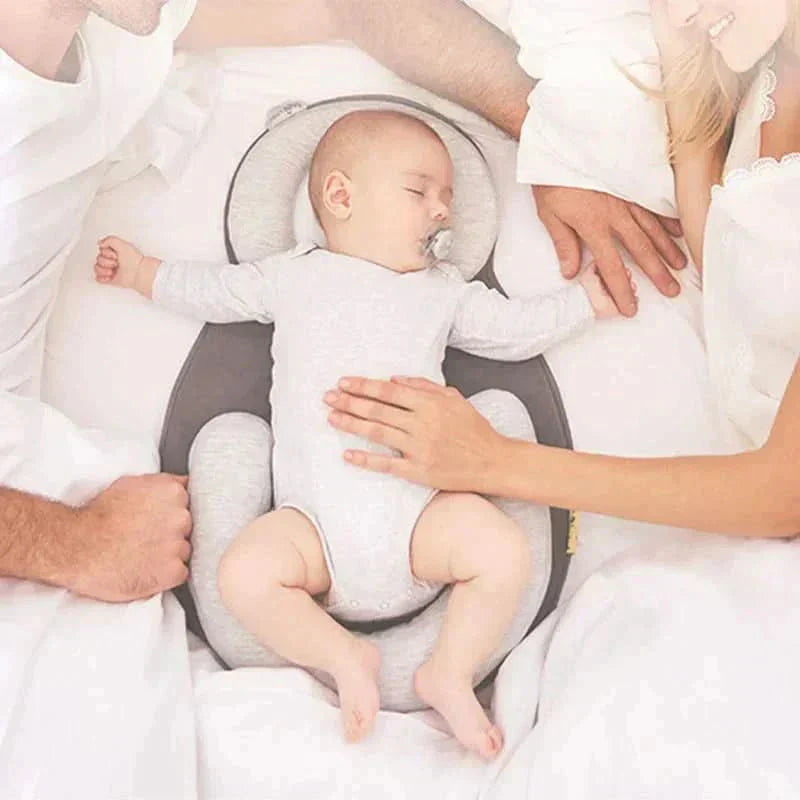 NurtureNest Babykudde Ergonomisk kudde för trygg sömn