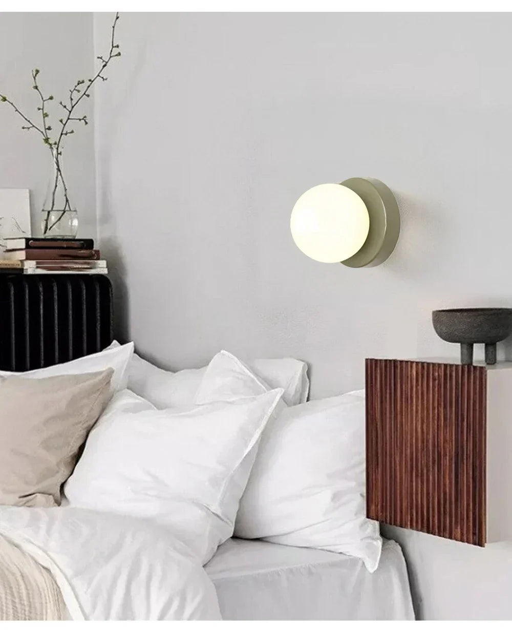 Nástěnná LED lampa Macaron s barevným sklem pro moderní interiéry