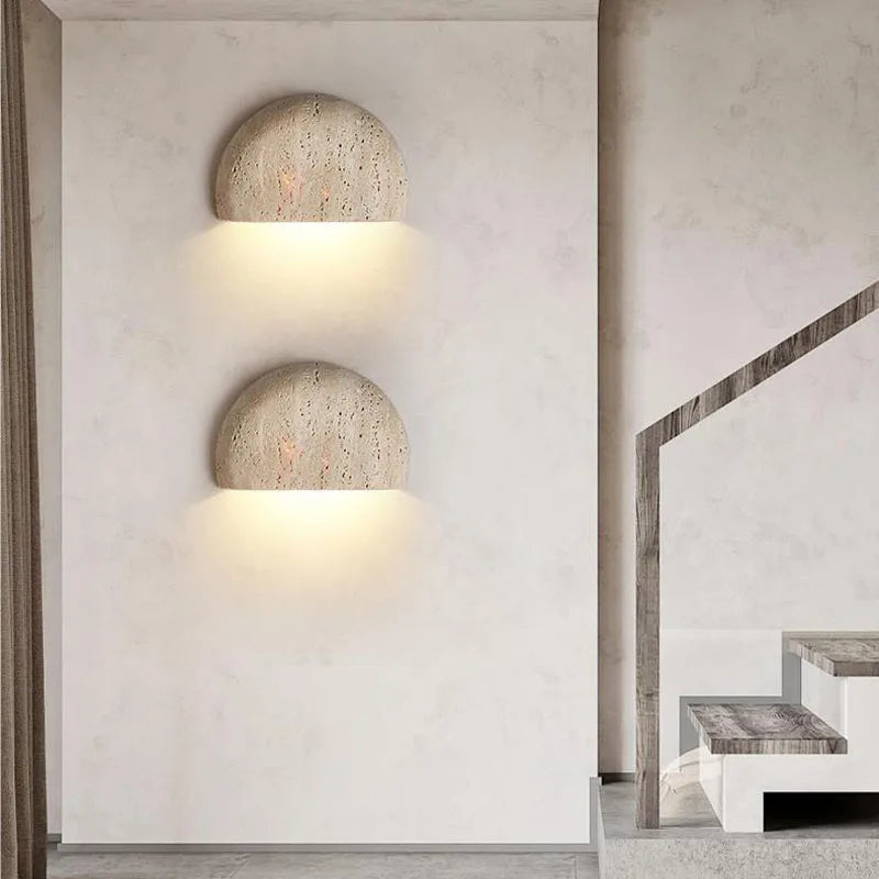Wabi-Sabi kamenná nástěnná lampa s přírodním travertinovým polokruhovým stínidlem