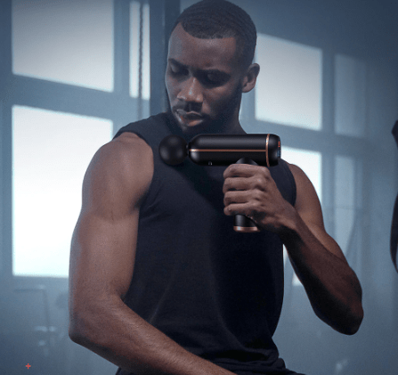 Masażer PulseFlex Pro z czterema końcówkami do skutecznej regeneracji mięśni