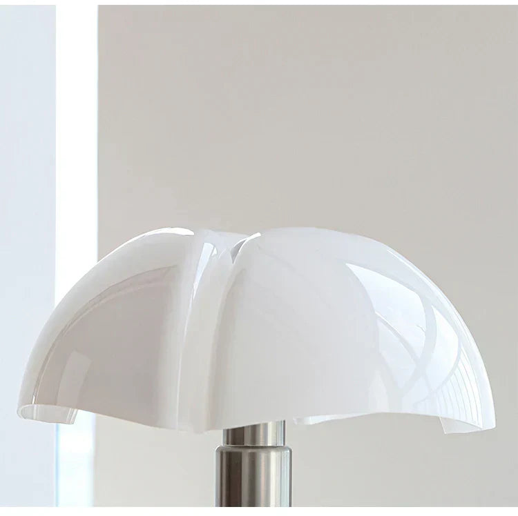 Retro moderní akcentní světlo s vintage LED stolní lampou
