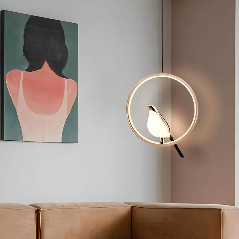 Lampa wisząca Magpie z nordyckimi motywami ptaków do nowoczesnych wnętrz