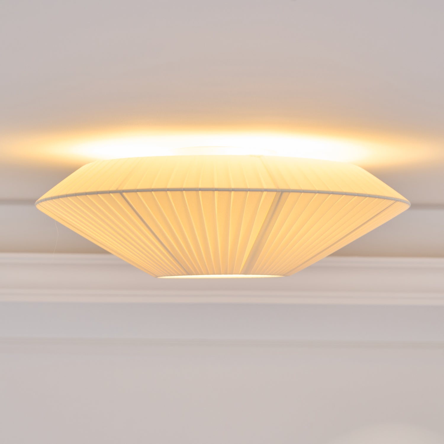 Stropní lampa v orientálním stylu s látkovým stínidlem pro jídelní pokoj, stmívatelná, tři velikosti
