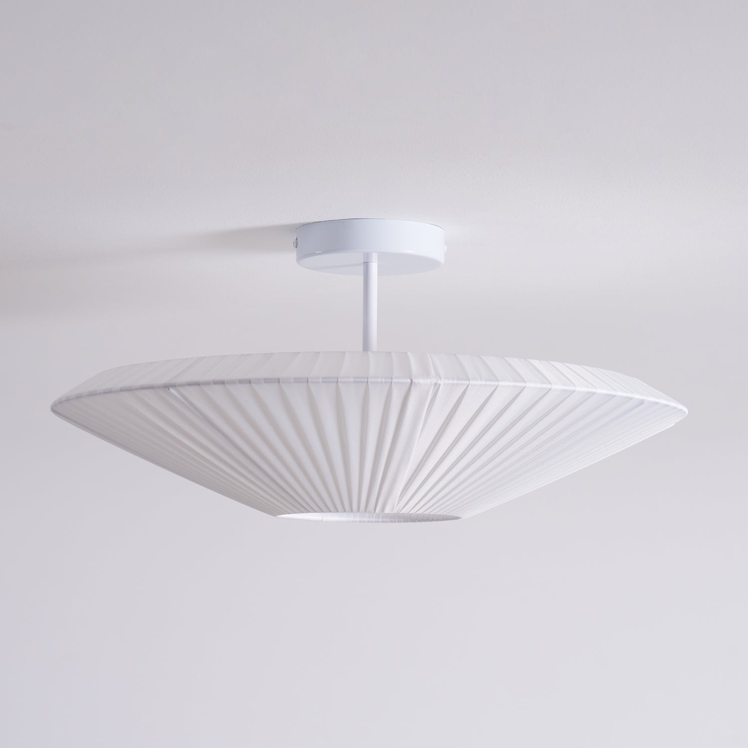 Stropní lampa v orientálním stylu s látkovým stínidlem pro jídelní pokoj, stmívatelná, tři velikosti