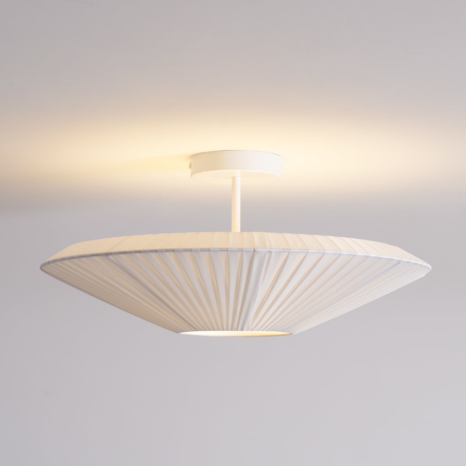 Stropní lampa v orientálním stylu s látkovým stínidlem pro jídelní pokoj, stmívatelná, tři velikosti