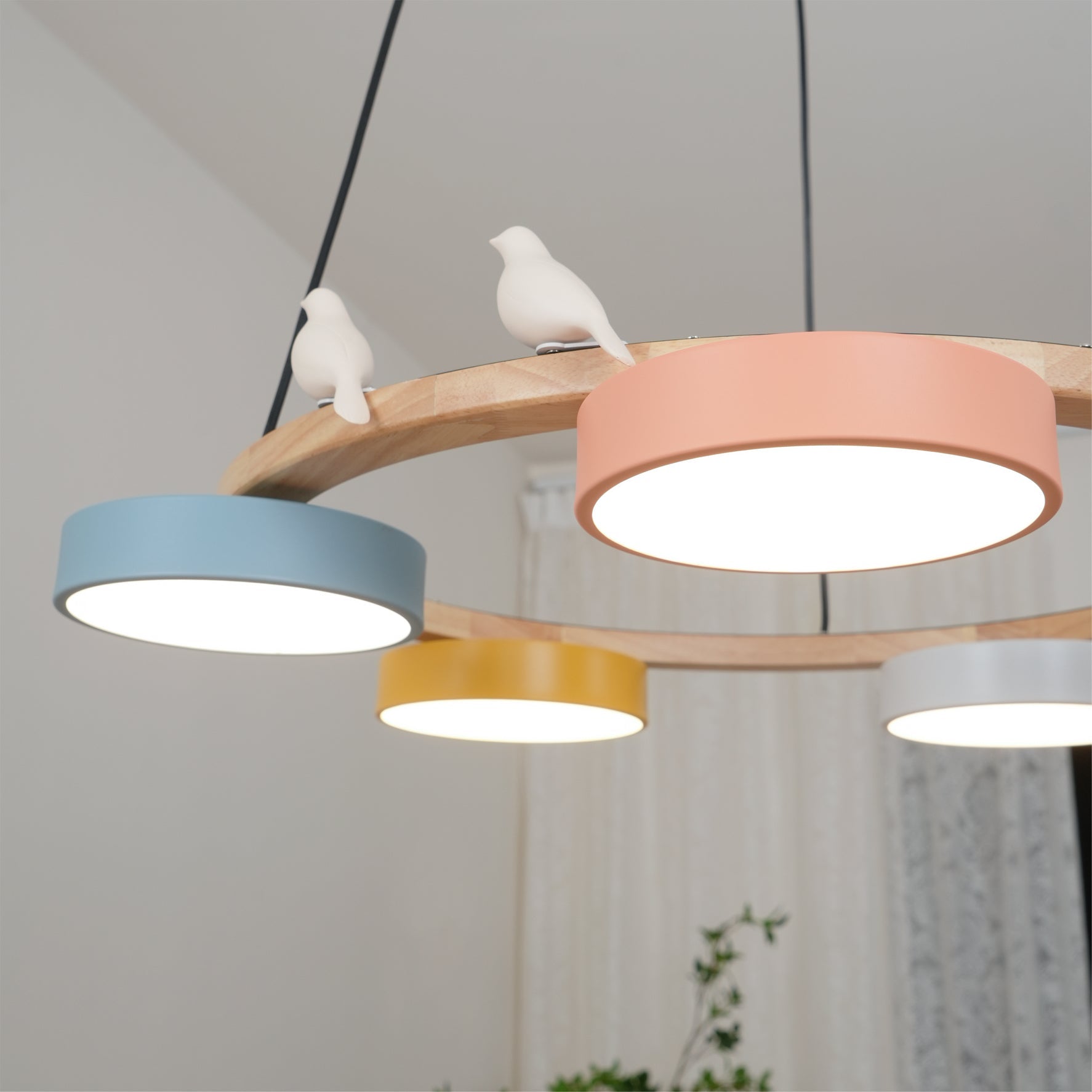 Sienna Bird Rund Lysekrone med Naturinspireret LED-lys
