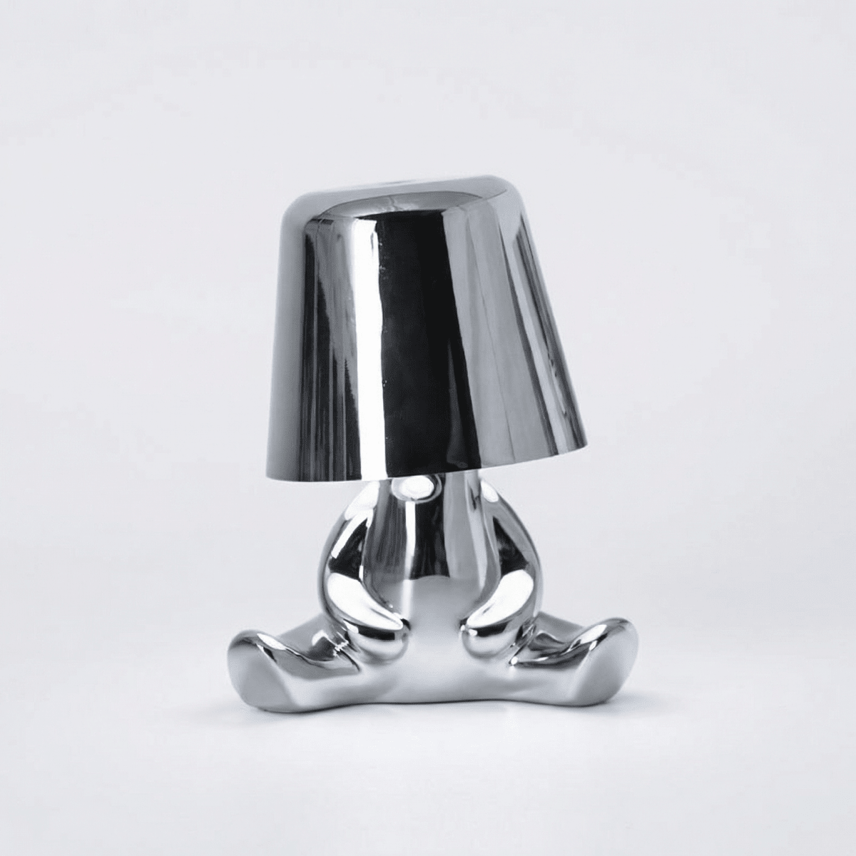 Modern kompakt bordslampa med unik design och energieffektiv LED | Rosalyssa