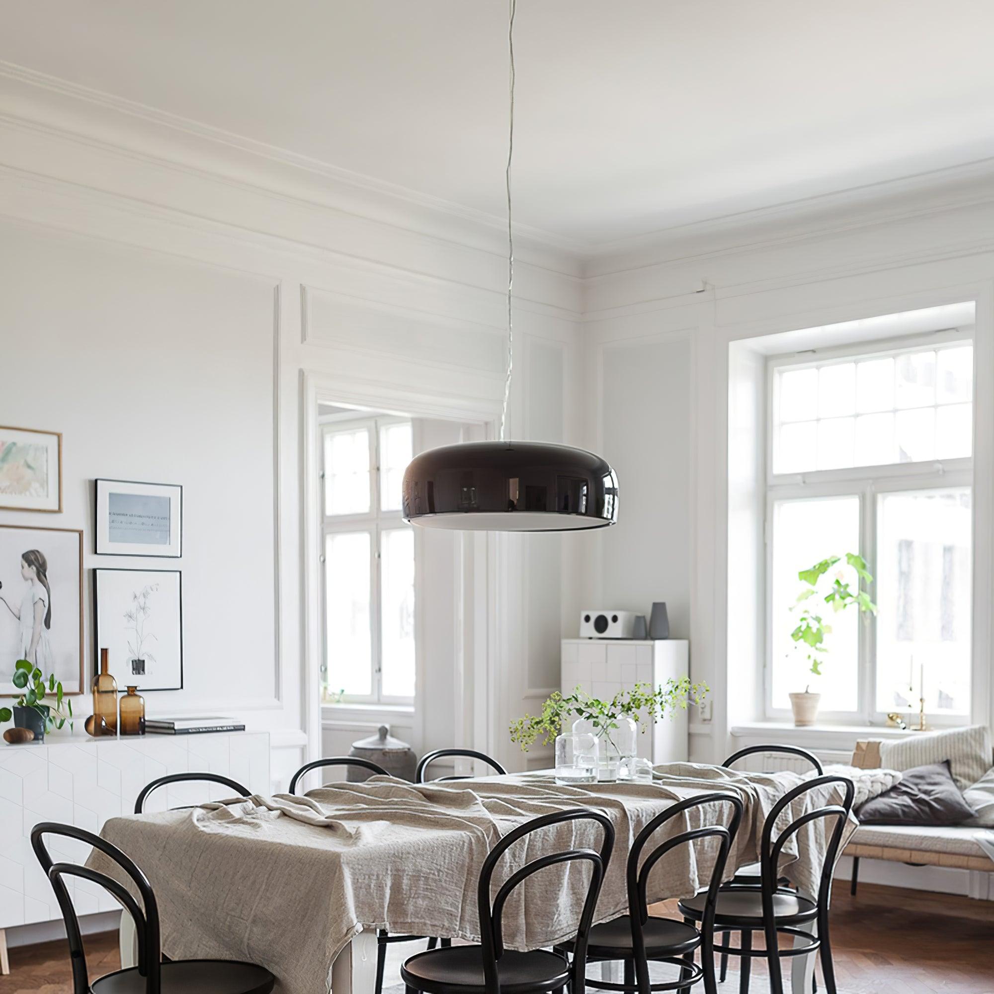 Nova pendellampa med modern design och ljusstark, platsbesparande belysning