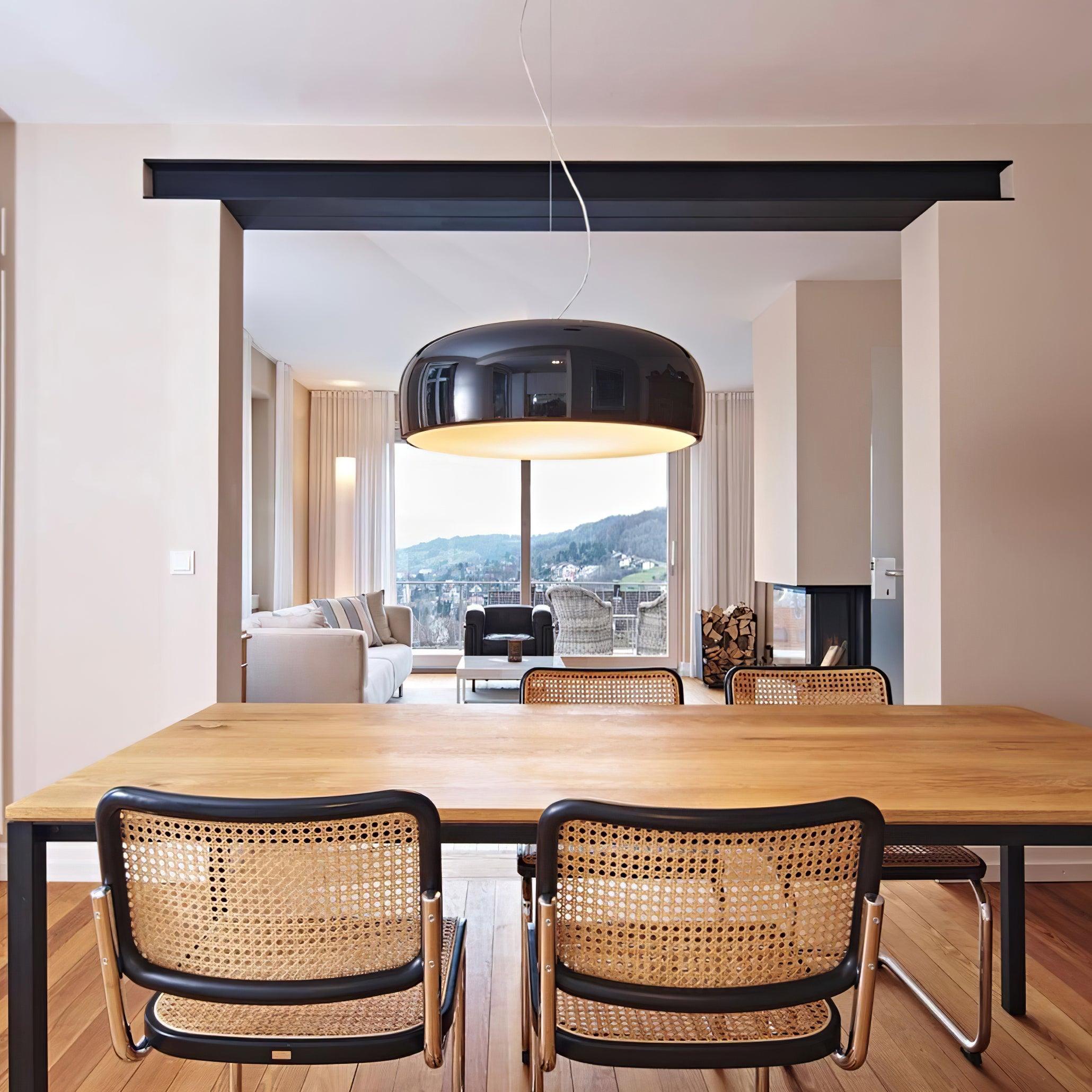 Nova pendellampa med modern design och ljusstark, platsbesparande belysning