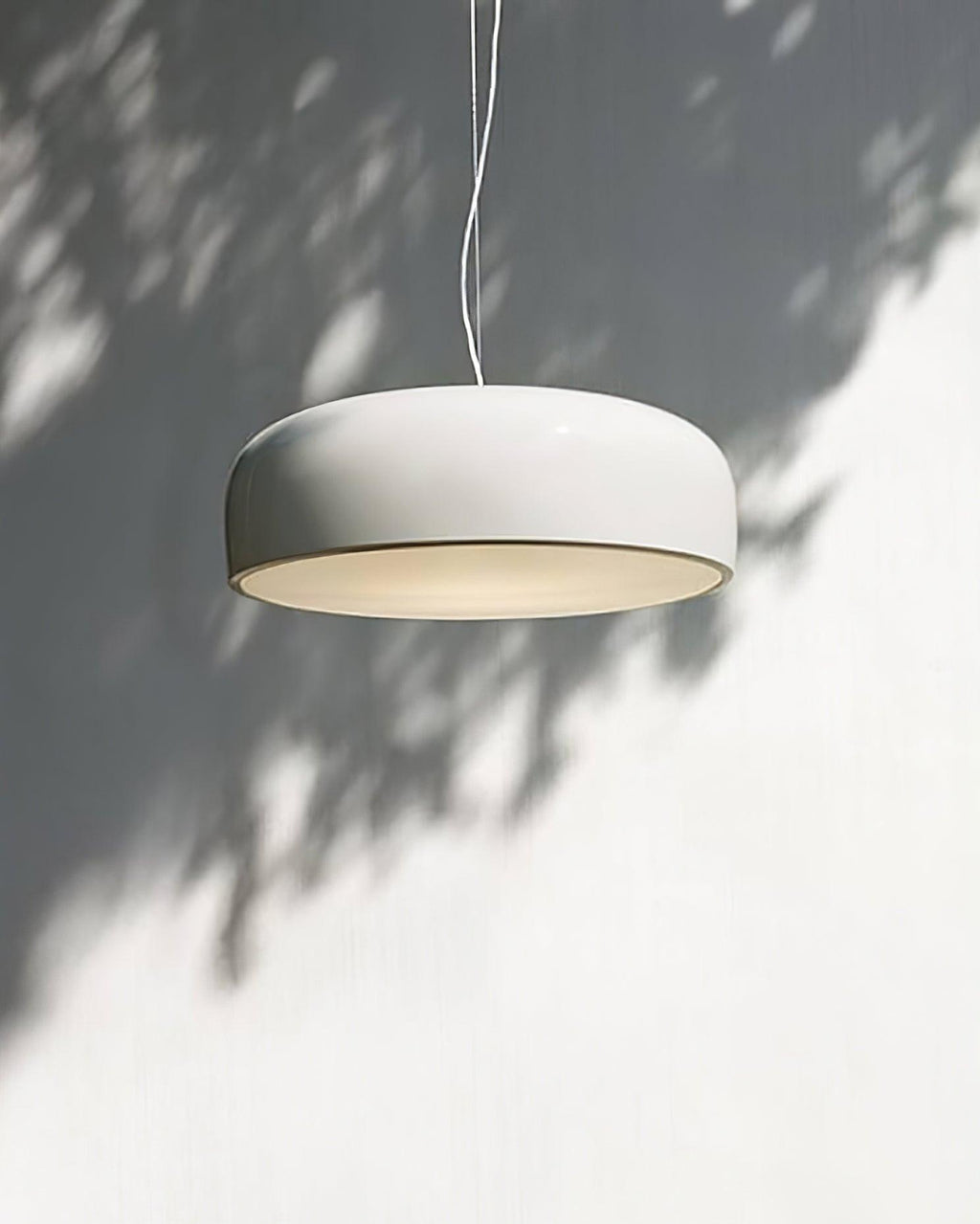 Nova pendellampa med modern design och ljusstark, platsbesparande belysning
