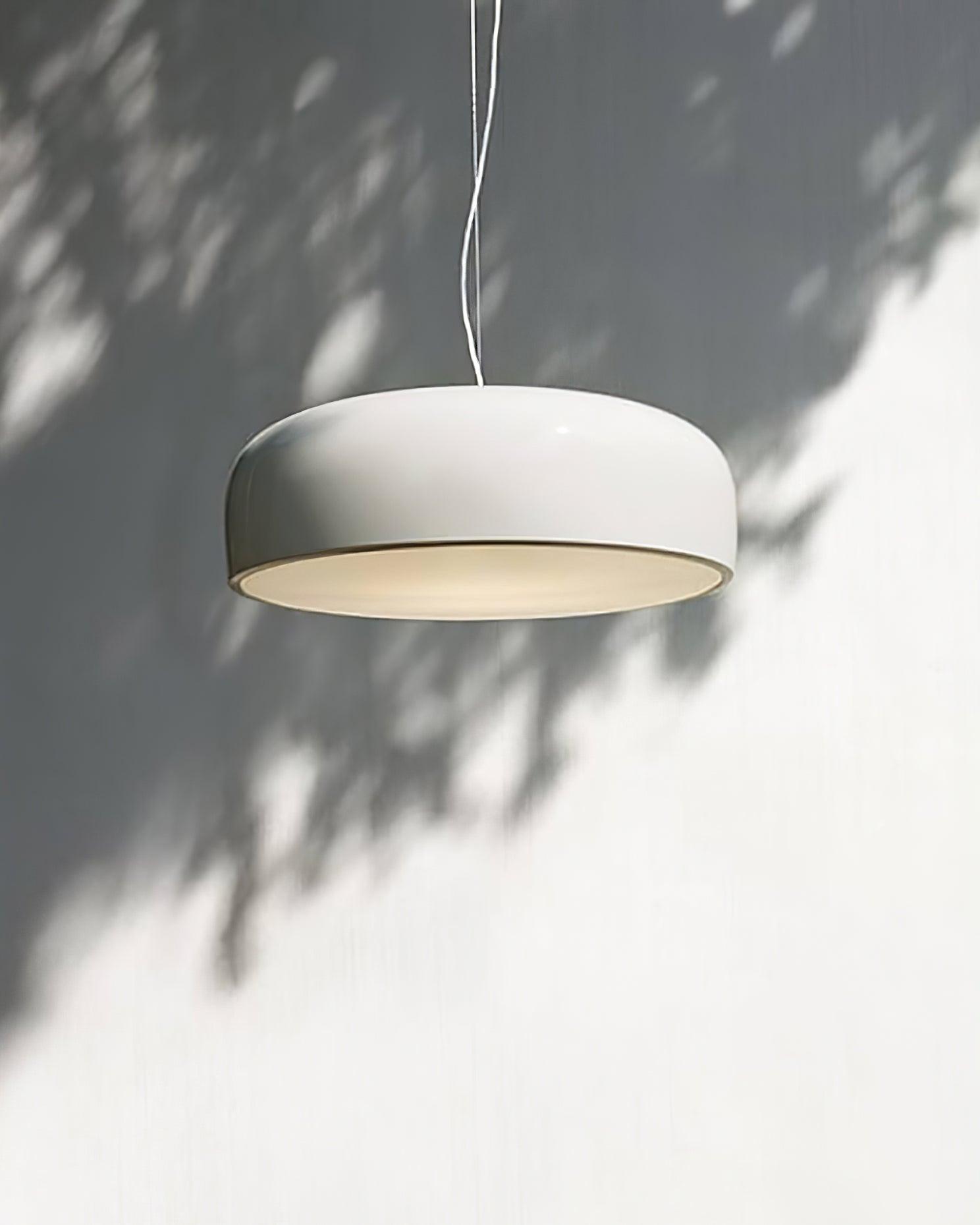 Nova pendellampa med modern design och ljusstark, platsbesparande belysning