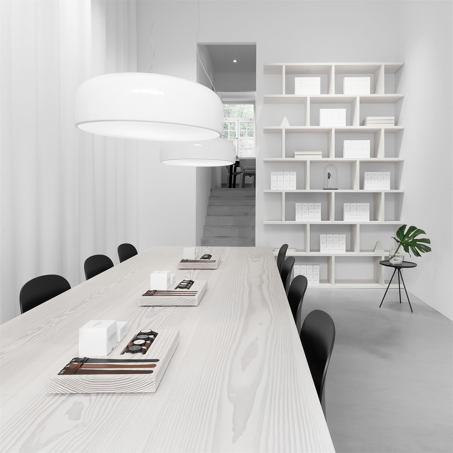 Nova pendellampa med modern design och ljusstark, platsbesparande belysning