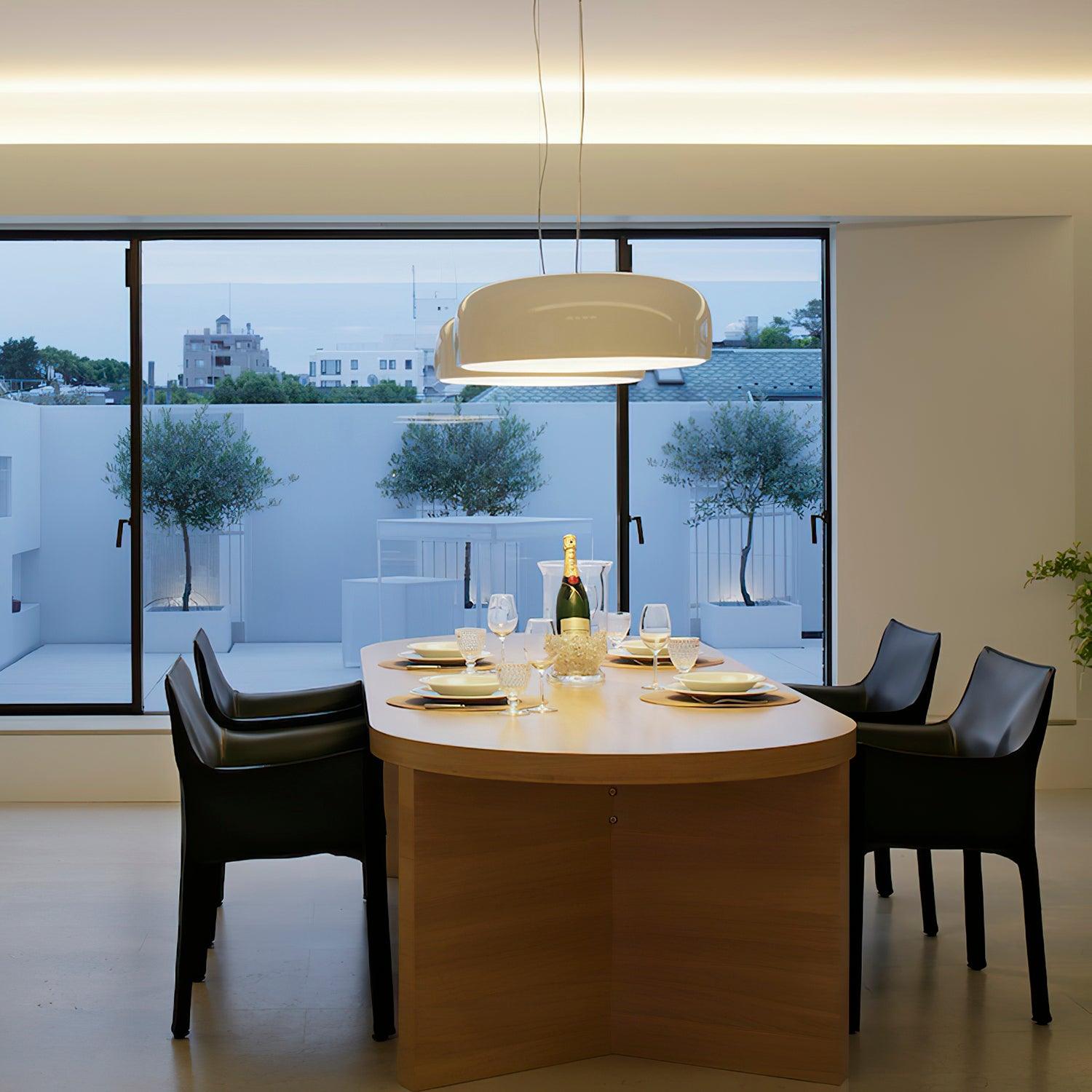 Nova pendellampa med modern design och ljusstark, platsbesparande belysning