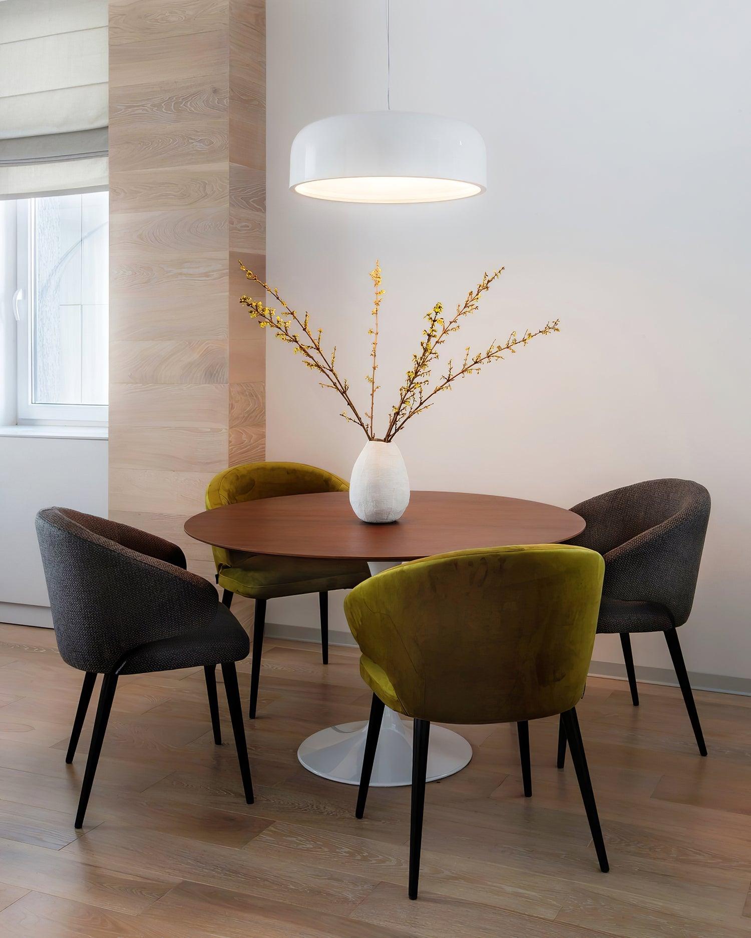 Nova pendellampa med modern design och ljusstark, platsbesparande belysning