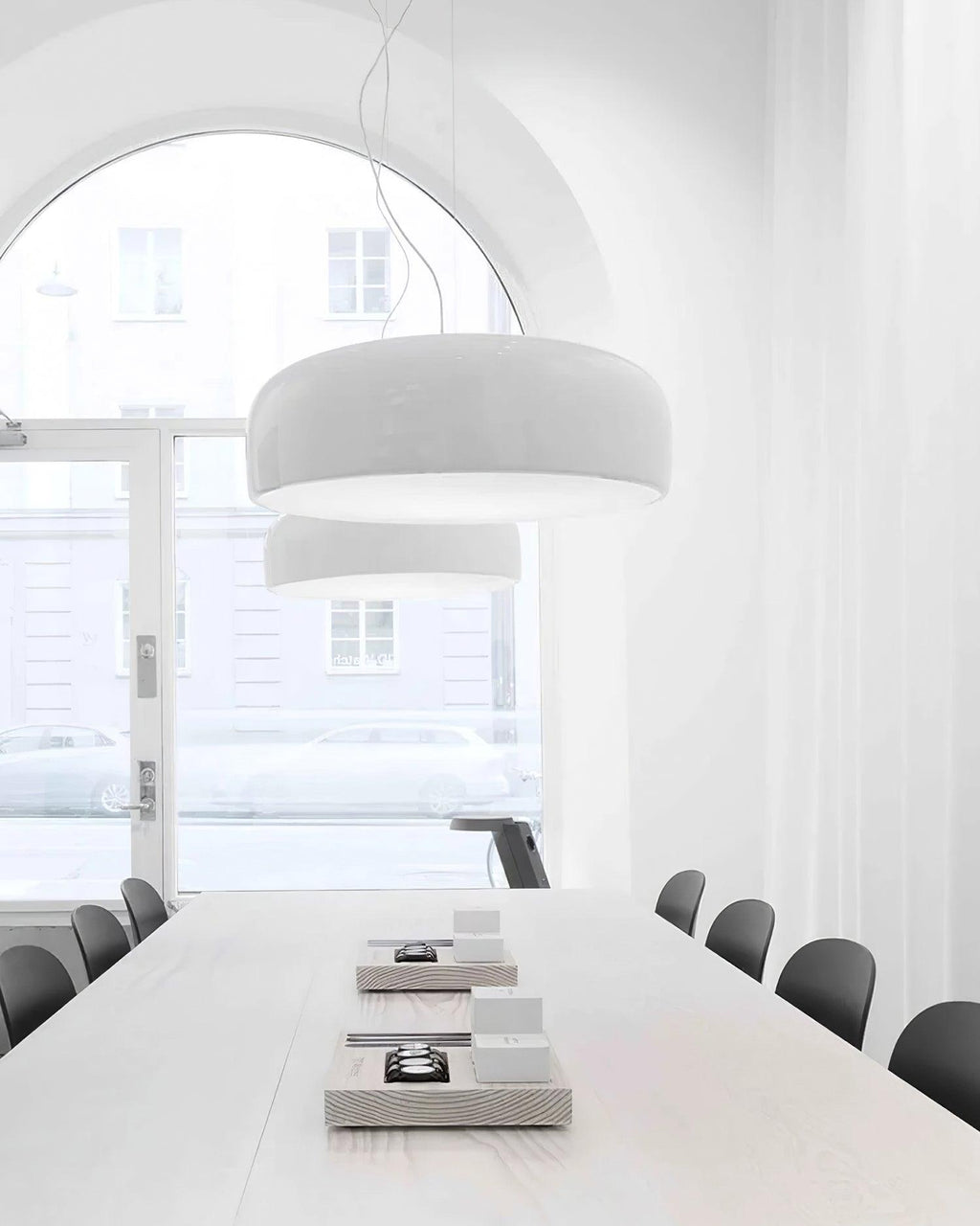 Nova pendellampa med modern design och ljusstark, platsbesparande belysning