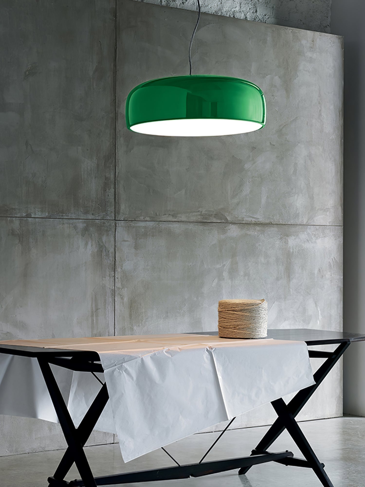 Nova pendellampa med modern design och ljusstark, platsbesparande belysning