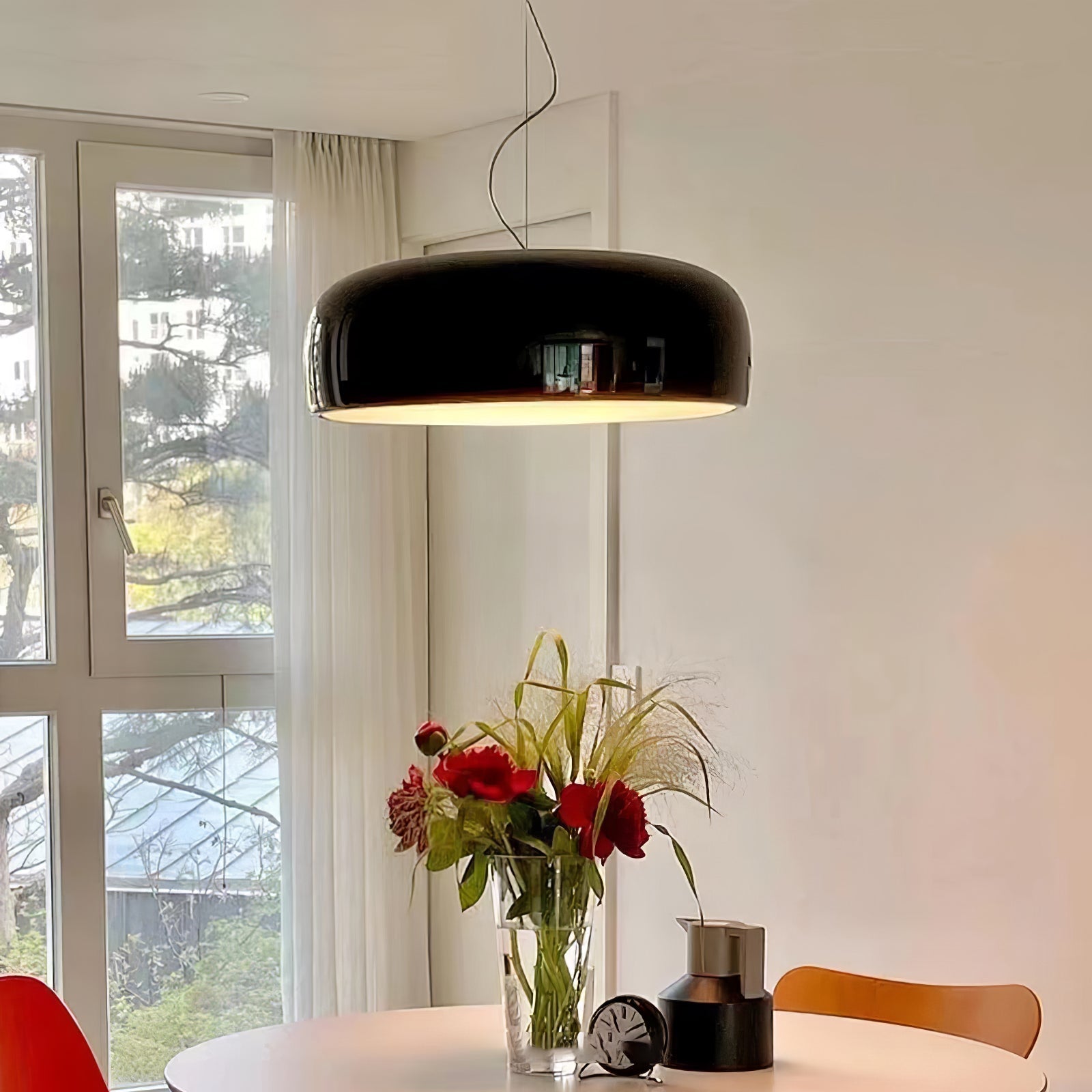 Nova pendellampa med modern design och ljusstark, platsbesparande belysning