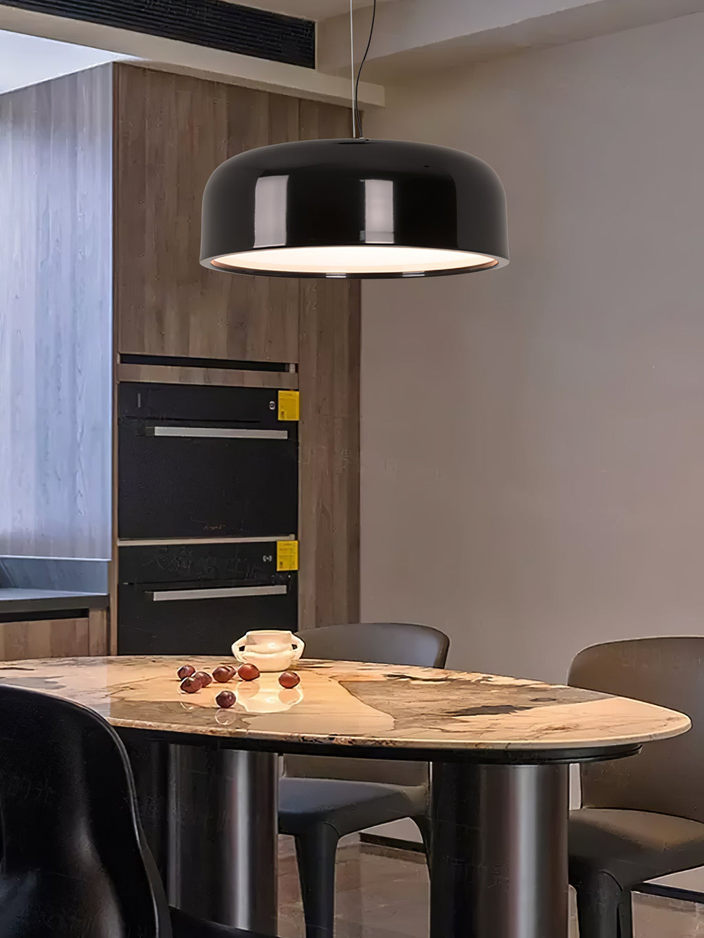 Nova pendellampa med modern design och ljusstark, platsbesparande belysning