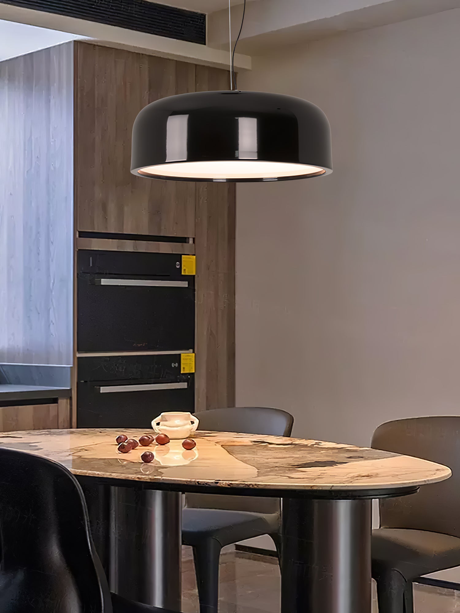 Nova pendellampa med modern design och ljusstark, platsbesparande belysning