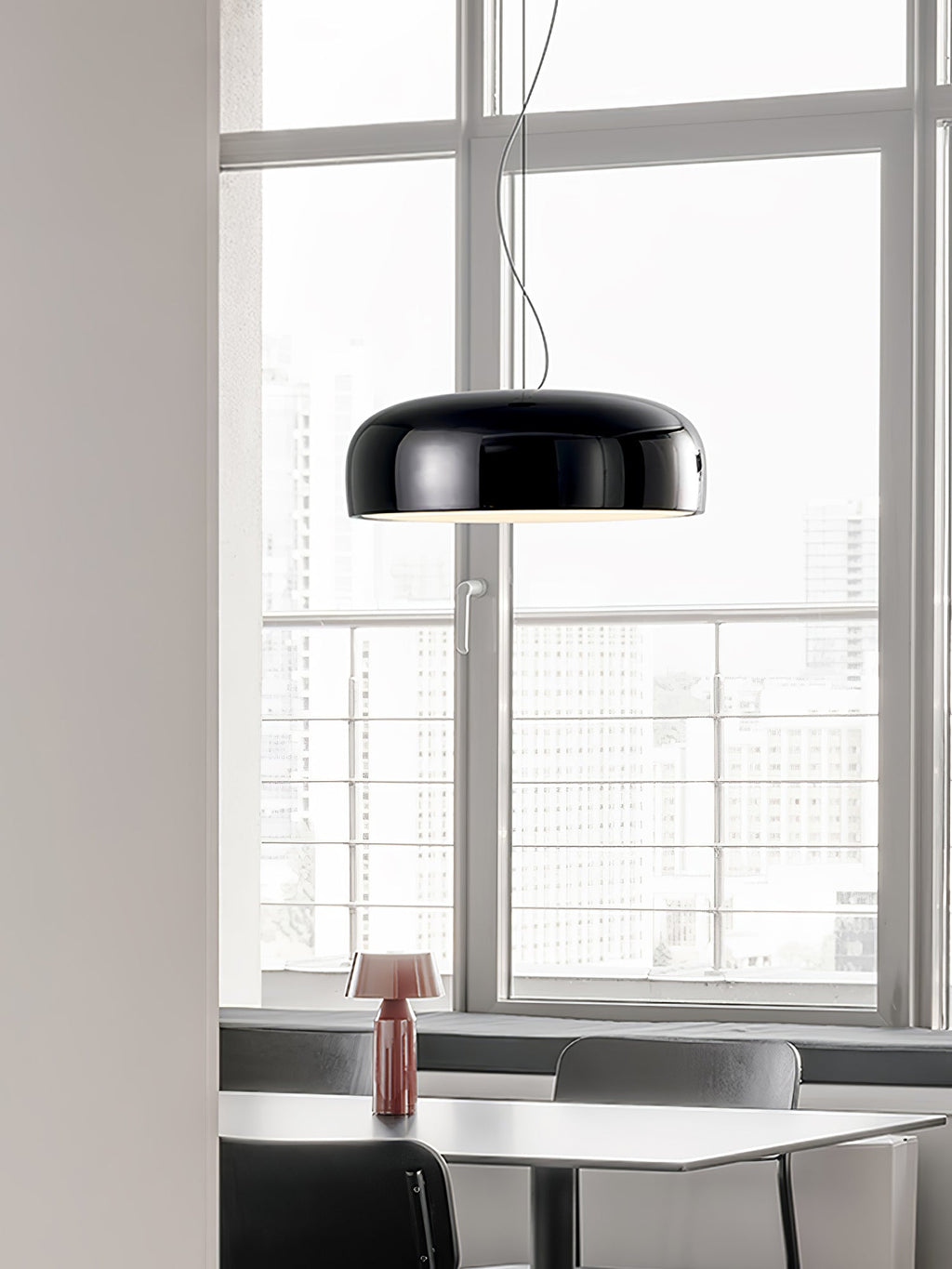 Nova pendellampa med modern design och ljusstark, platsbesparande belysning