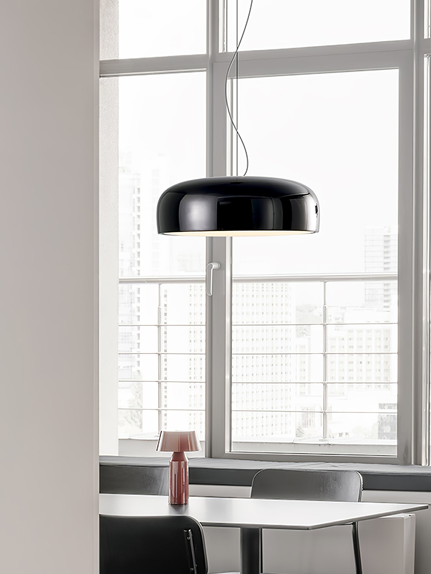 Nova pendellampa med modern design och ljusstark, platsbesparande belysning