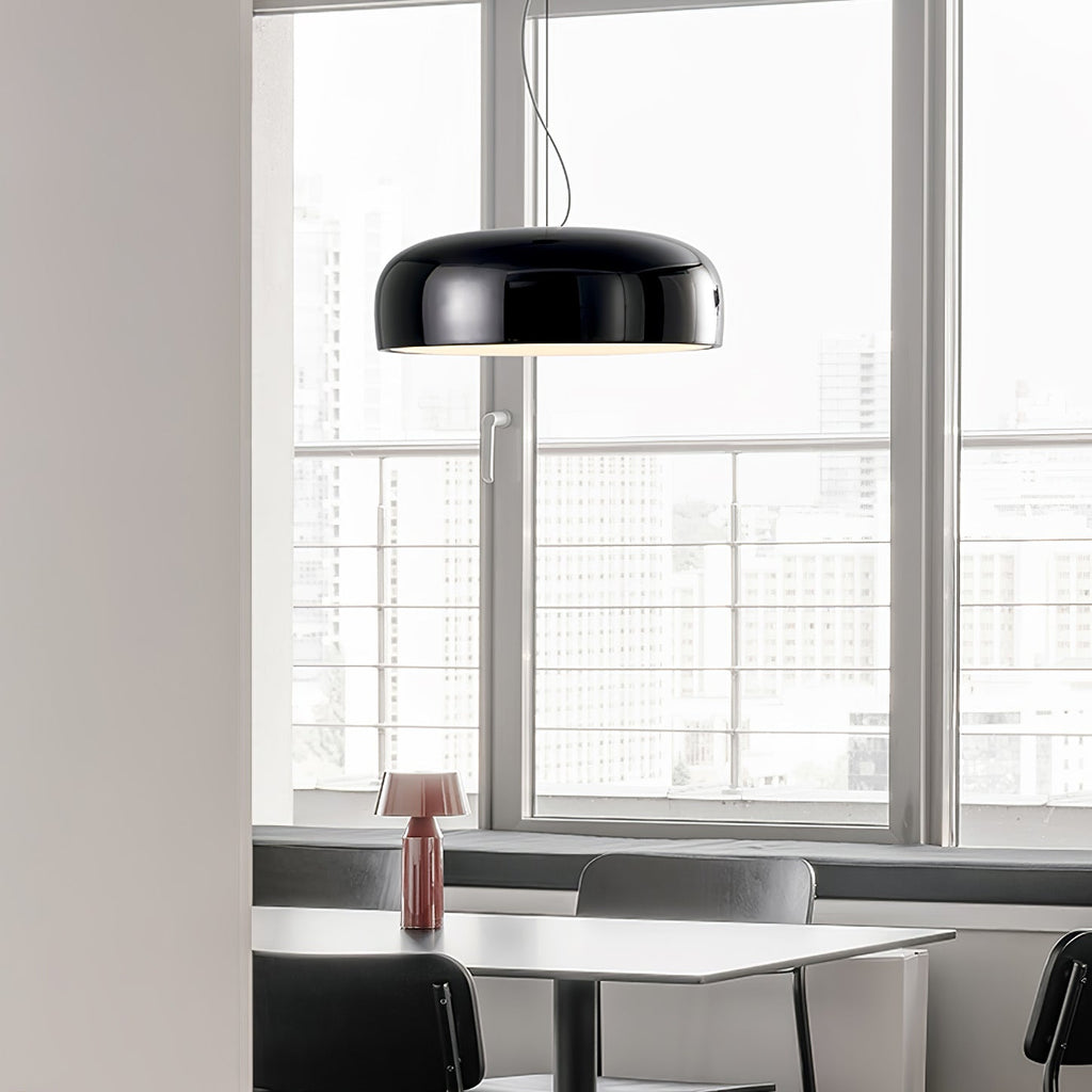Nova pendellampa med modern design och ljusstark, platsbesparande belysning