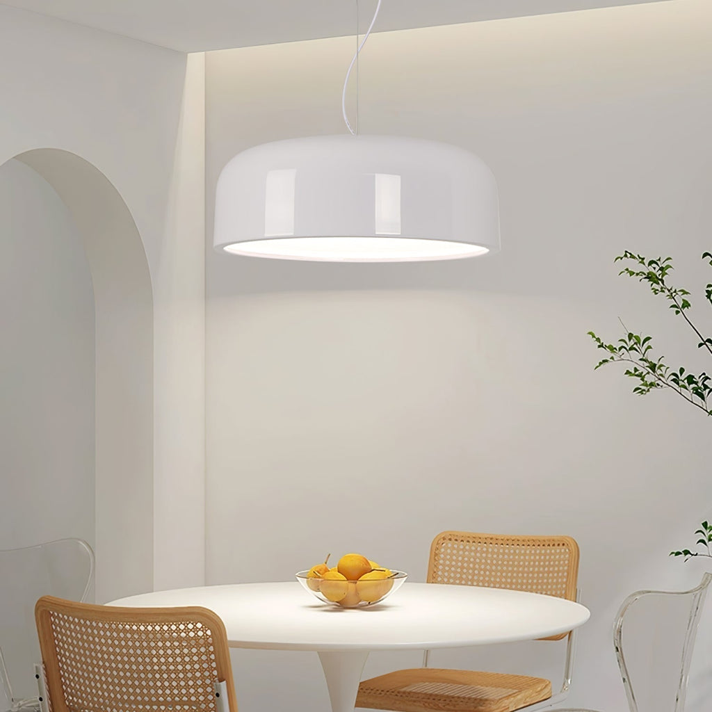 Nova pendellampa med modern design och ljusstark, platsbesparande belysning