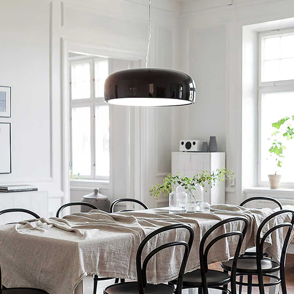 Nova pendellampa med modern design och ljusstark, platsbesparande belysning